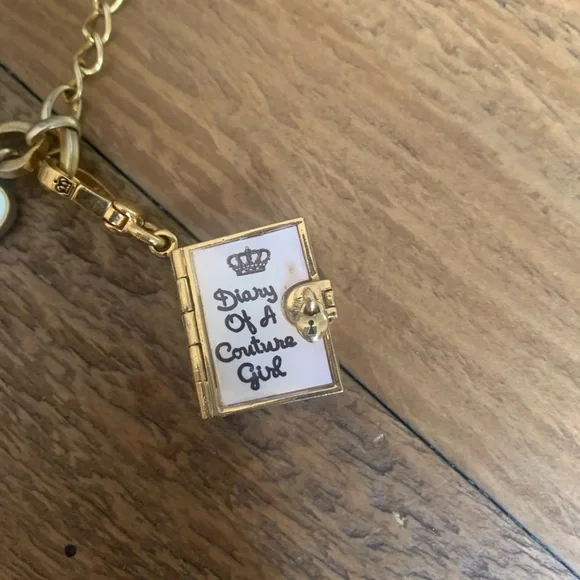 ❗️❗️Vintage Juicy Couture 2008 class bracelet❗️❗️ - Picture 2 of 4